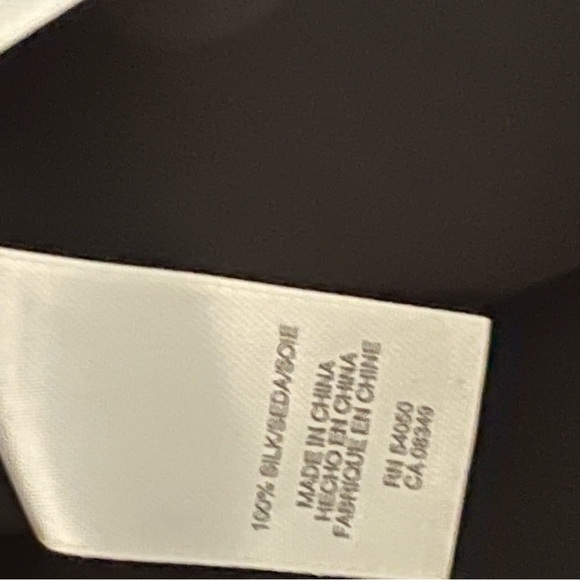 Vintage 💯 Silk Classic Minimalist Polkadot Sleeveless Blouse - Picture 3 of 7